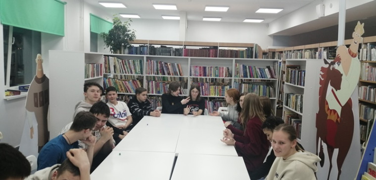 "Настолки на полке".